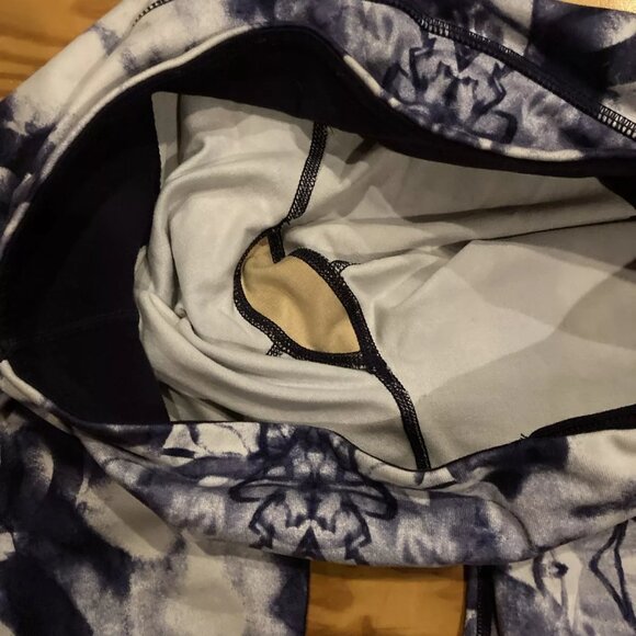 Lululemon Size 8 Tie Dye Low Rise Leggings Dark Blue/purple - Picture 3 of 5